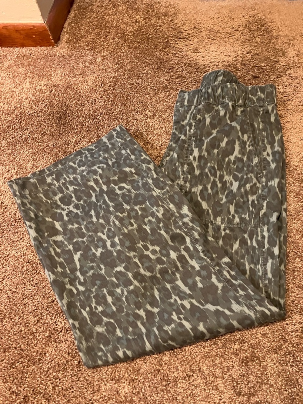 GAP.  Camo print recently purchased. Size M. Oversized. Wide leg. Four pockets.